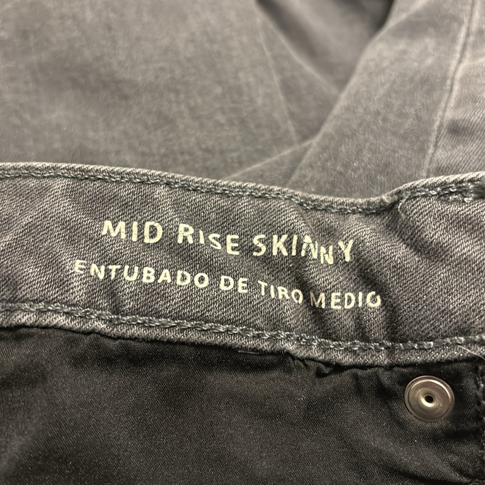 Universal Thread Distressed Mid-Rise Skinny Jeans - Picture 10 of 11